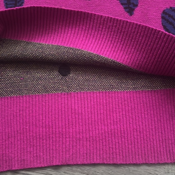 Gabby Isabella | pink knit sweater with balloon sleeves and hearts - Picture 7 of 10